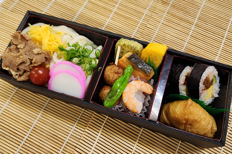助六と冷やし肉うどん弁当